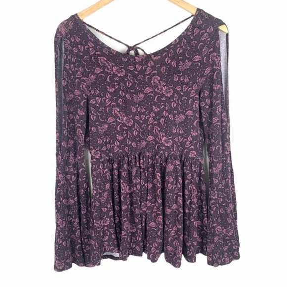 American Eagle soft & sexy floral cold shoulder cutout peplum top - Picture 2 of 8